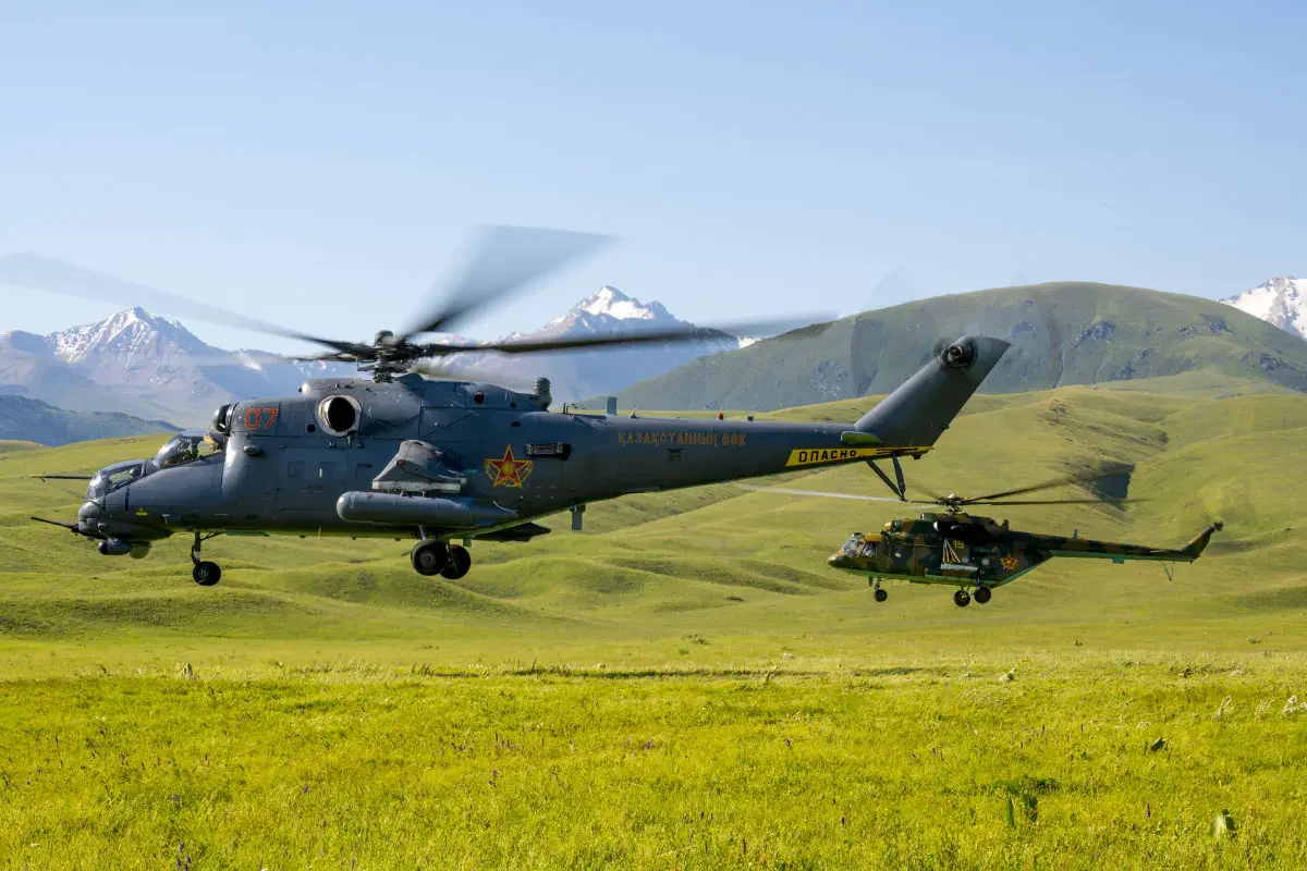 Ми-35М и Ми-17В-5 ВВС Казахстана