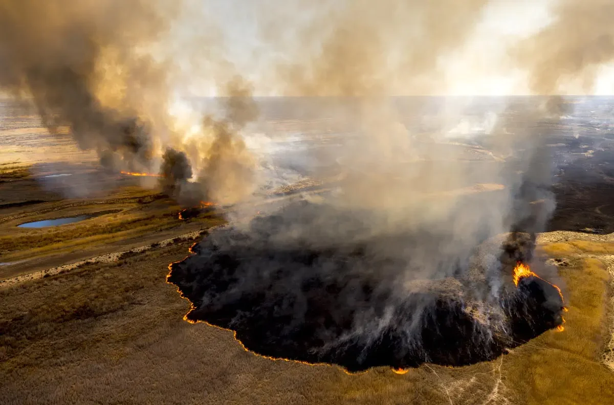 Fire on the Ili River (сhinese: 伊犁河)