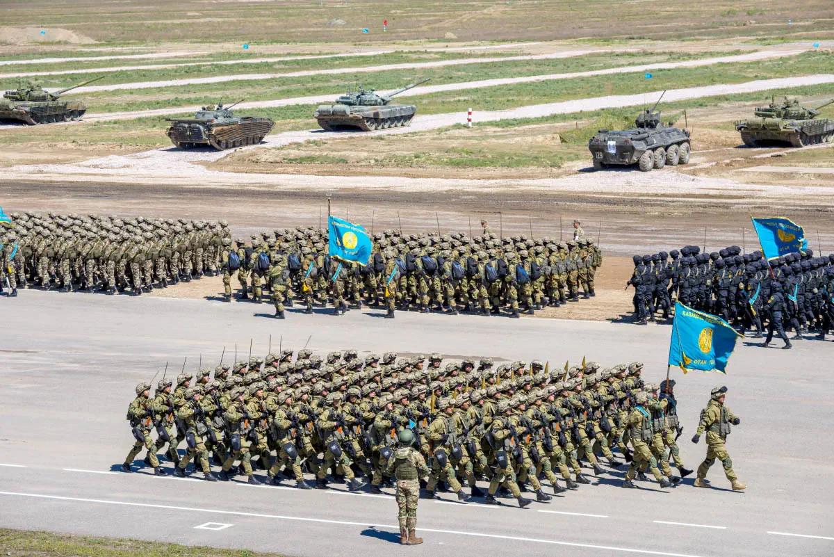 Вооружённые силы Казахстана раз в несколько лет проводят Боевой парад 7 мая, в День защитника Отечества