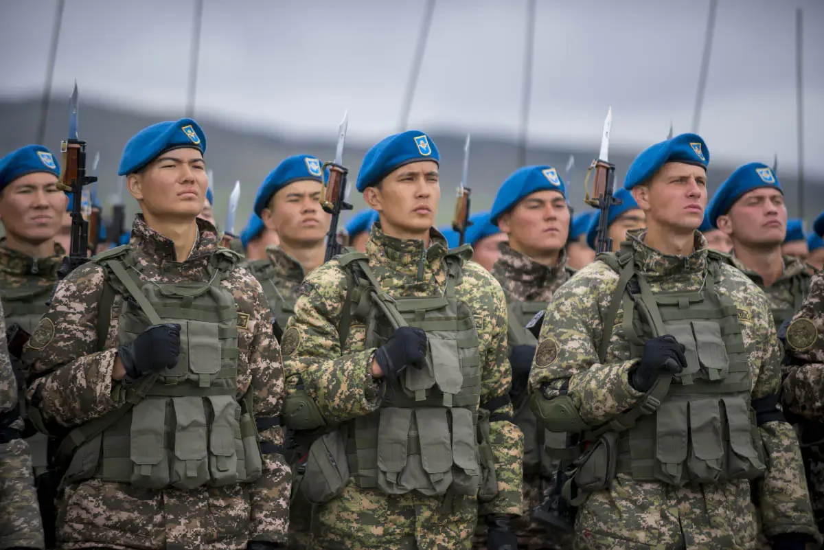 Вооружённые силы Казахстана раз в несколько лет проводят Боевой парад 7 мая, в День защитника Отечества