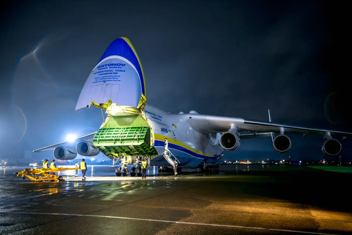 Ан-225 «Мрия» в международном аэропорту Алматы