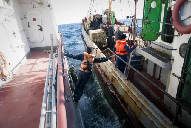 Подразделения береговой охраны Казахстана охраняют водную границу страны на Каспийском море