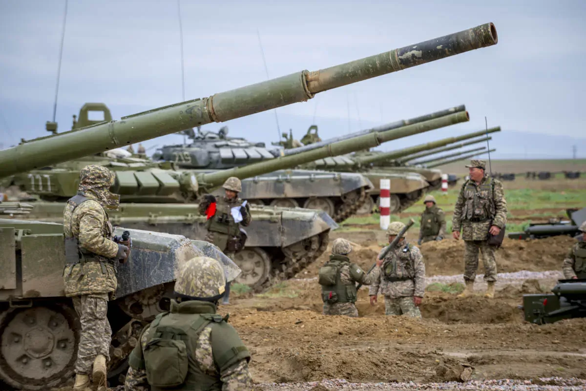 Вооружённые силы Казахстана раз в несколько лет проводят Боевой парад 7 мая, в День защитника Отечества
