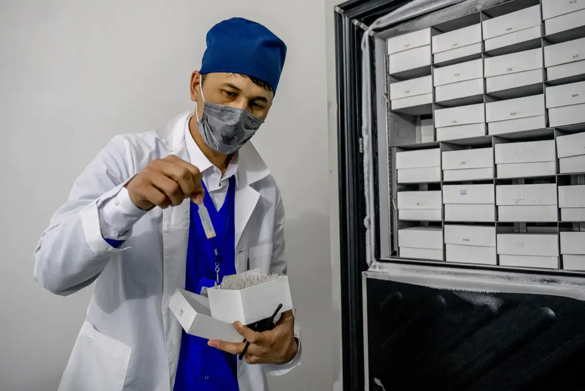QazVac (QazCovid-in) — казахстанская вакцина от COVID-19, разработанная в НИИ проблем биологической безопасности. Посёлок Гвардейский, Жамбылская область, Казахстан
