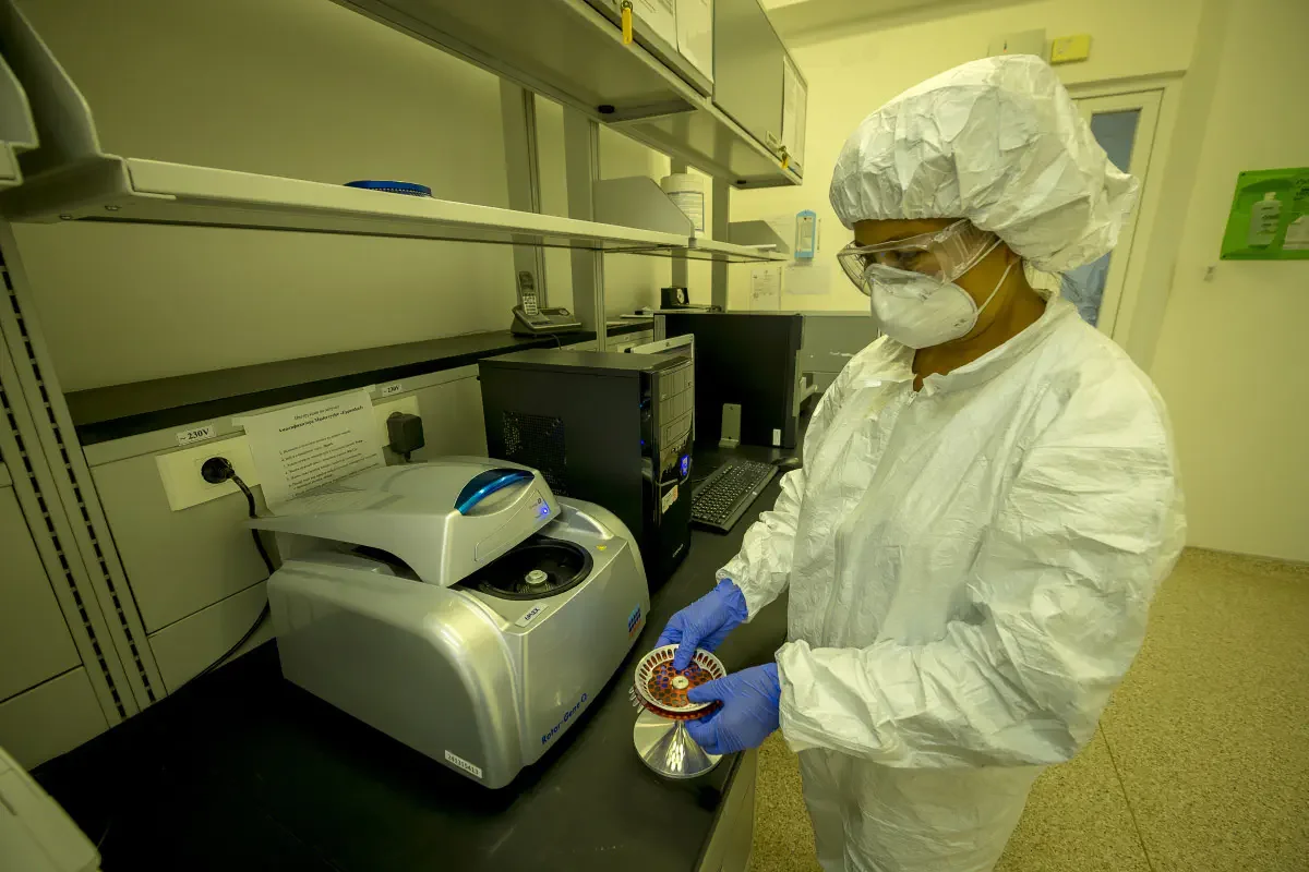 QazVac (QazCovid-in) — казахстанская вакцина от COVID-19, разработанная в НИИ проблем биологической безопасности. Посёлок Гвардейский, Жамбылская область, Казахстан