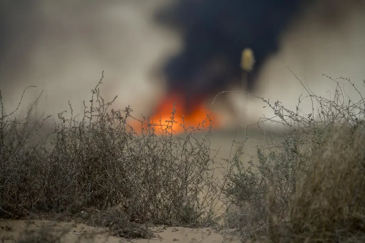 Fire on the Ili River (сhinese: 伊犁河)
