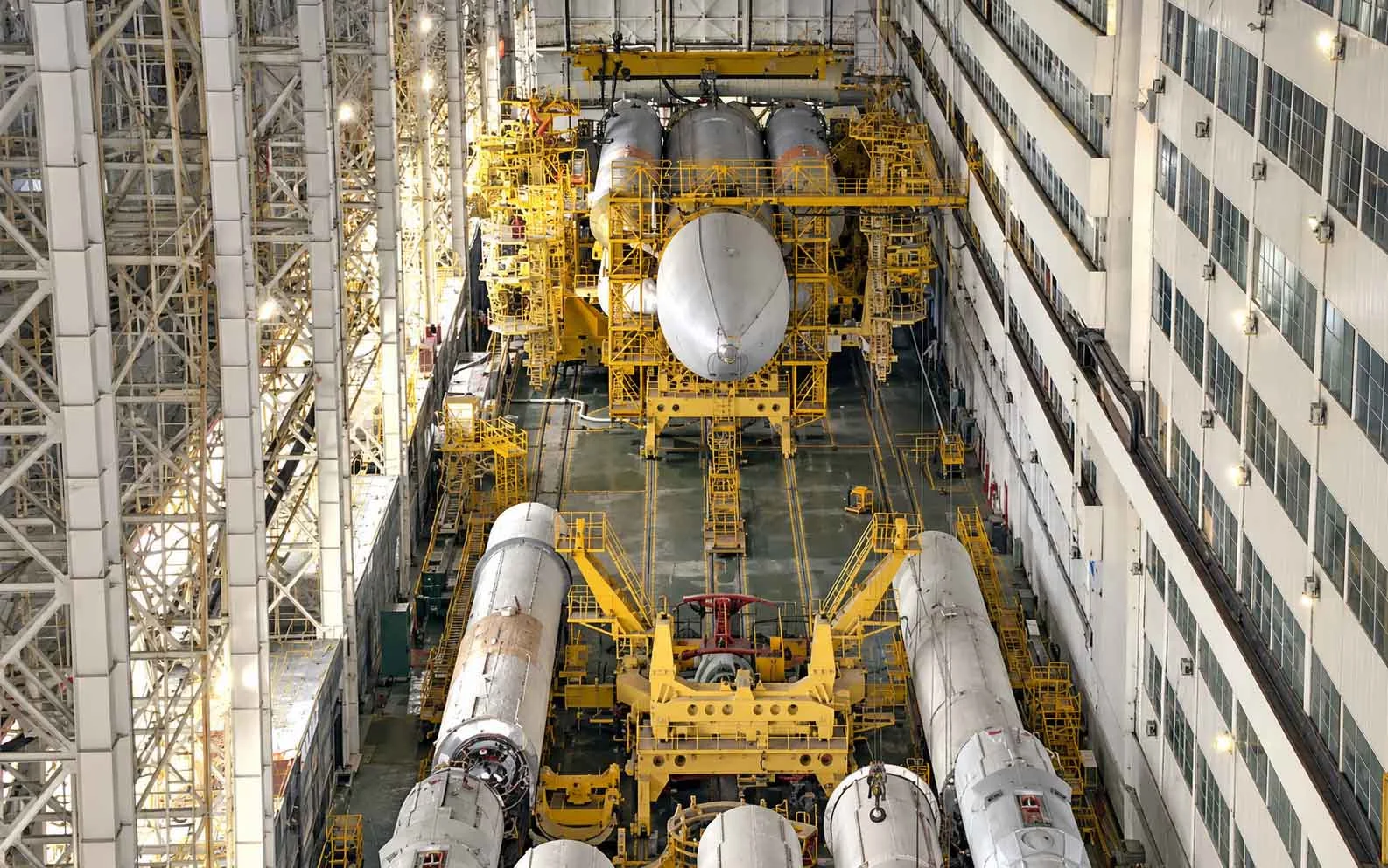 The Fully Assembled Energia Launch Vehicle and Its First-Stage Strap-On Boosters
