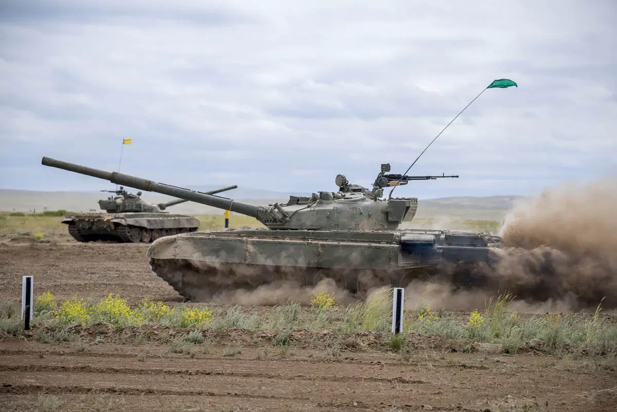 Казахстанские военные готовятся к соревнованиям по танковому биатлону. Аягоз, Казахстан