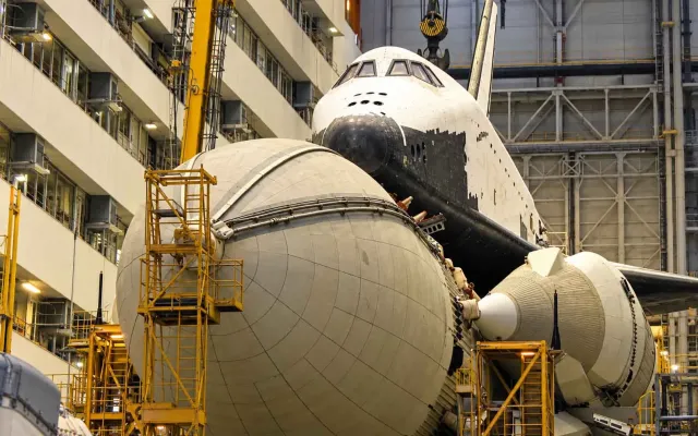 The Energia Launch Vehicle and the Buran Space Shuttle