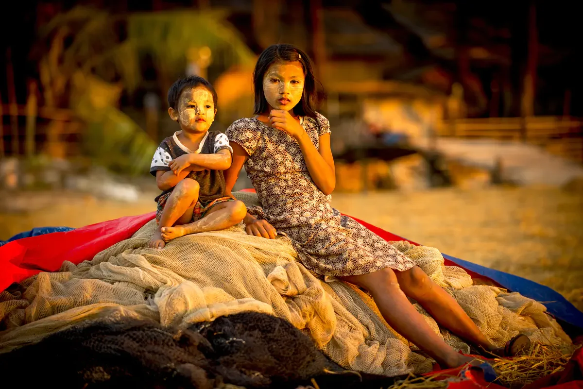 Children of fishermen. Ngapali‎