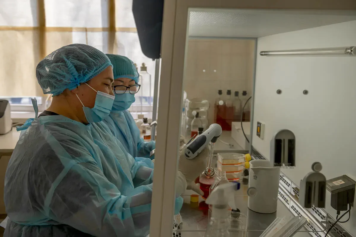 QazVac (QazCovid-in) — казахстанская вакцина от COVID-19, разработанная в НИИ проблем биологической безопасности. Посёлок Гвардейский, Жамбылская область, Казахстан