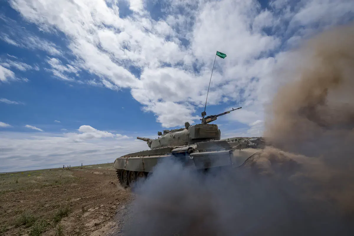 Казахстанские военные готовятся к соревнованиям по танковому биатлону. Аягоз, Казахстан