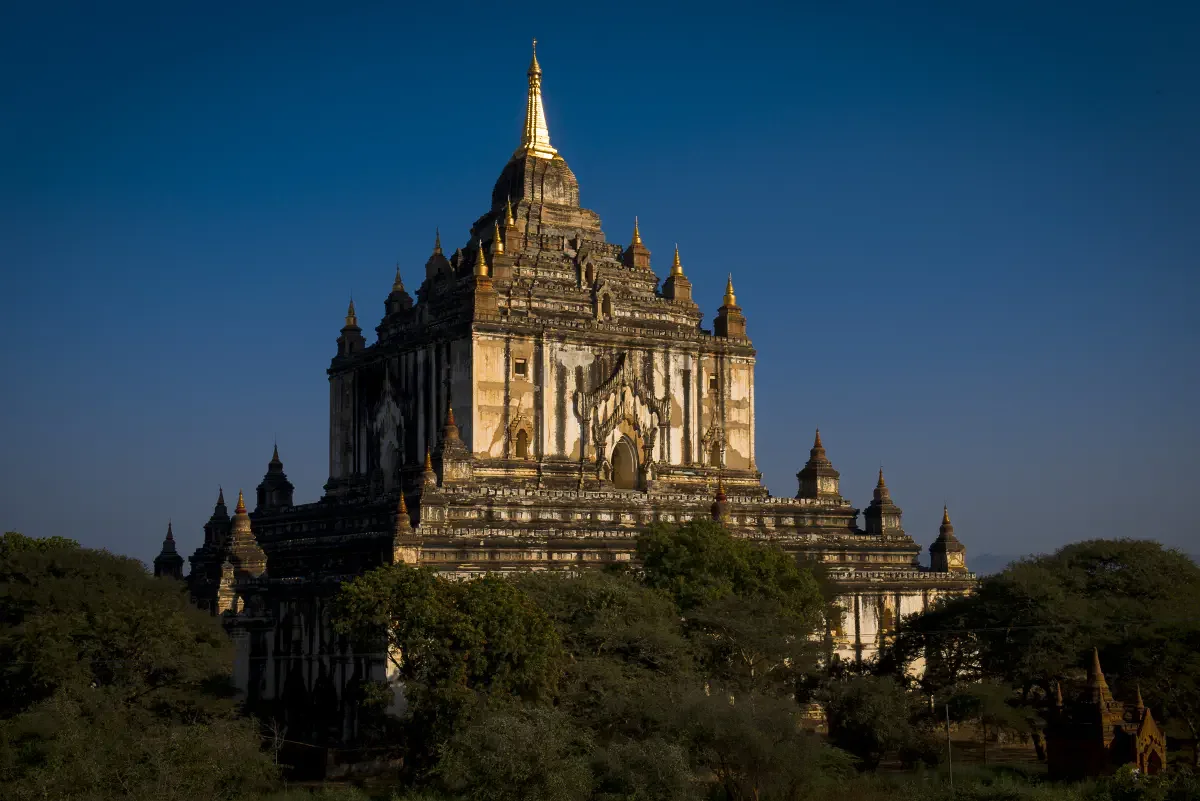 Thatbyinnyu Temple. Bagan