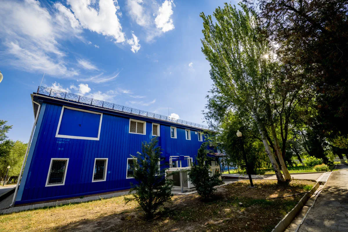QazVac (QazCovid-in) — казахстанская вакцина от COVID-19, разработанная в НИИ проблем биологической безопасности. Посёлок Гвардейский, Жамбылская область, Казахстан