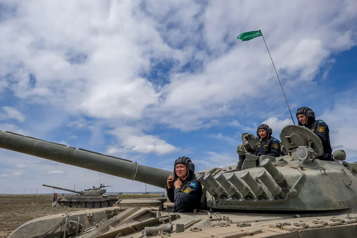 Казахстанские военные готовятся к соревнованиям по танковому биатлону. Аягоз, Казахстан